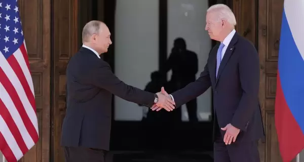 Bide_putin_handshake