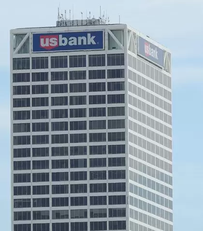 800px-US_Bank_Milwaukee