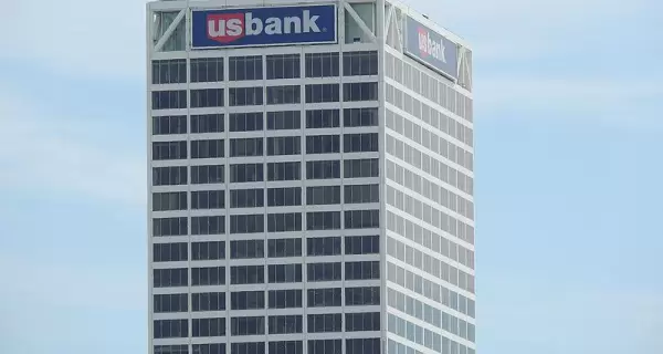 800px-US_Bank_Milwaukee