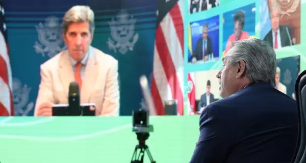 alberto-fernandez-john-kerry-cumbre-clima-septiembre-2021-scaled