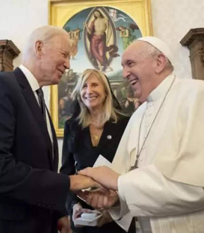 biden_papa_francisco_AP