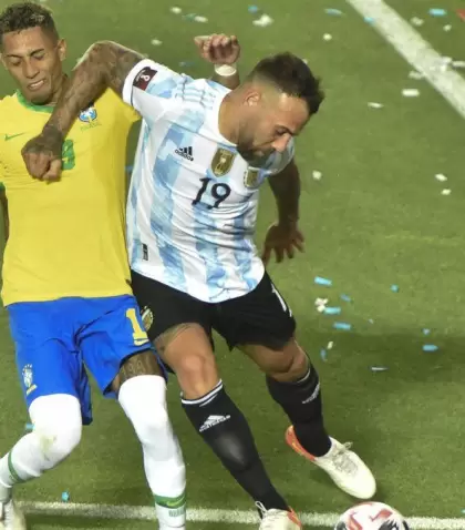 otamendi_raphinha_telam