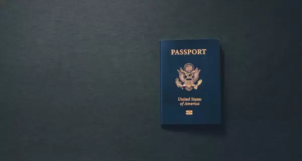 us_pasaporte_unsplash-scaled