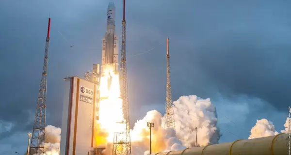 Webb_liftoff_on_Ariane_5-scaled