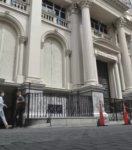 frente-del-banco-central-de___G0l-pQ2DE_2000x1500__1