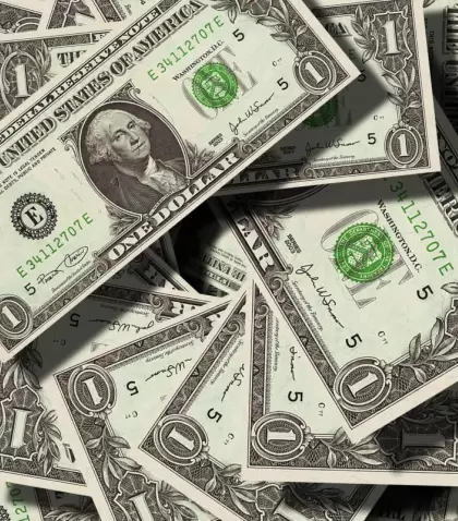 dolar_pexels-scaled-e1696015935206