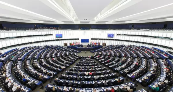 parlamento_europeo_wikimedia-scaled