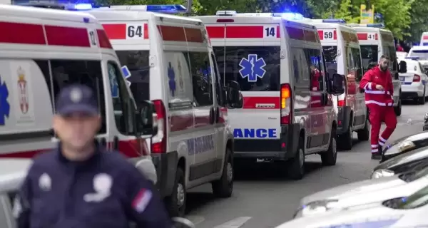 ambulancias_serbia_tiroteo_AP