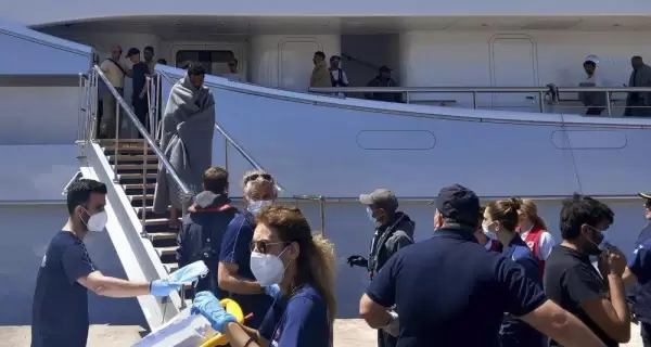 grecia_barco_migrantes_ap