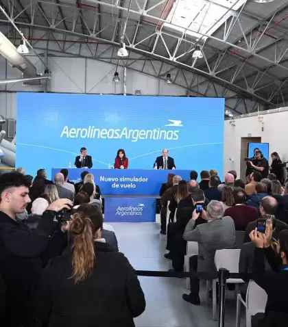 Acto-Aerolineas-CFK-Massa