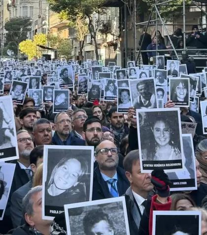 Una imagen de los homenajes del a�o pasado en el aniversario del atentado a la AMIA.