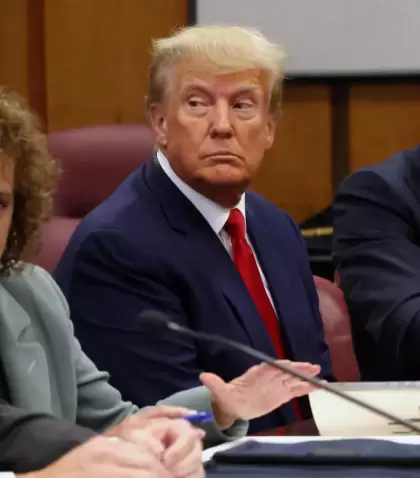 Trump-en-la-corte-scaled