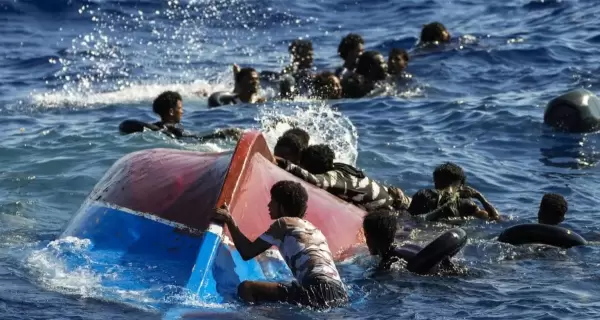 migrantes_italia_lampedusa_AP