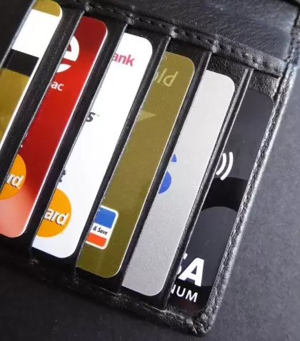 plastic-money-card-wallet-brand-banking-835096-pxhere.com_