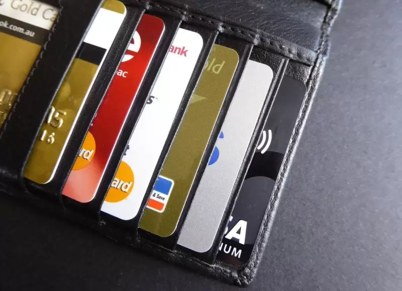 plastic-money-card-wallet-brand-banking-835096-pxhere.com_