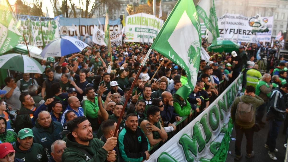 Reforma laboral: las 5 claves del DNU de Milei - Corta