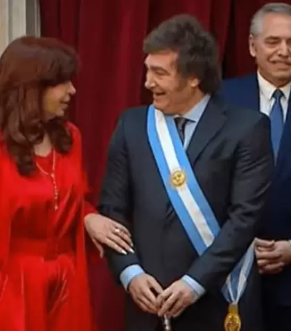 Cristina Kirchner y Javier Milei durante la asuncin presidencial
