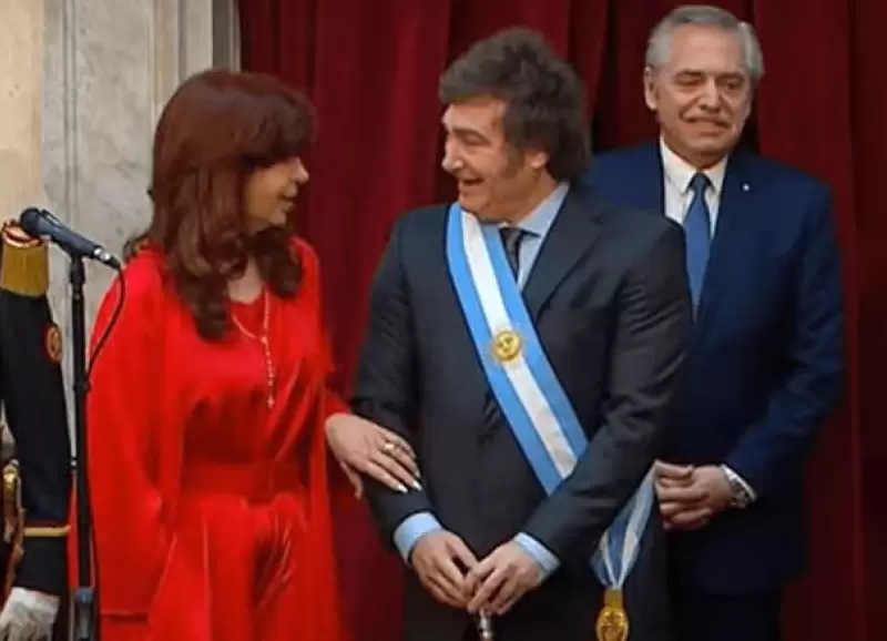 Cristina Kirchner y Javier Milei durante la asuncin presidencial