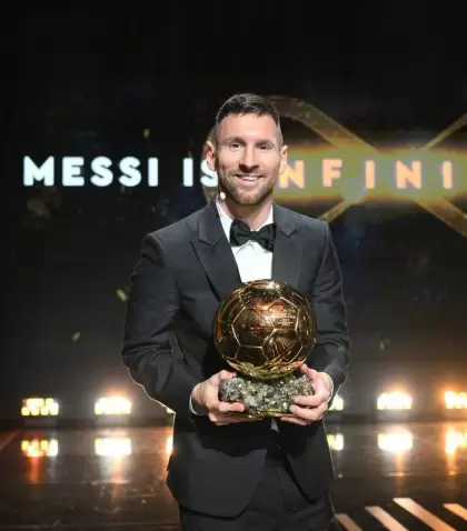 Messi-Balon-de-Oro-scaled