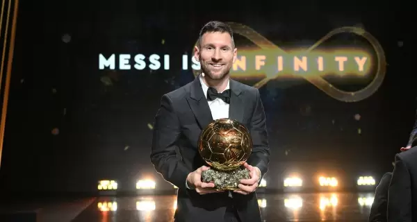 Messi-Balon-de-Oro-scaled