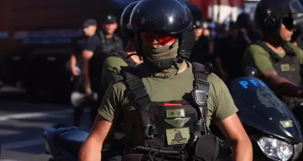 Gendarme-fuerzas-del-cielo