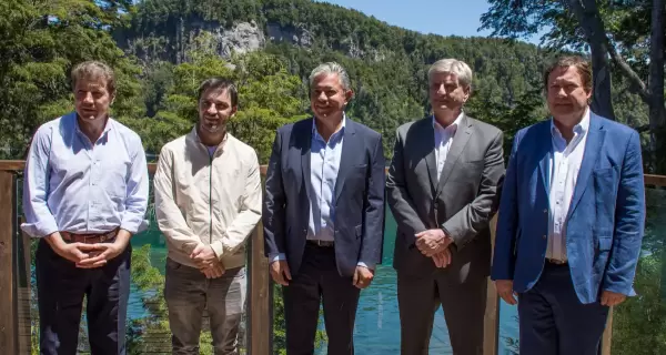 Gustavo Melella, Ignacio Torres, Rolando Figueroa, Sergio Ziliotto y Alberto Weretilneck.