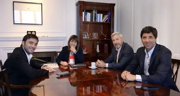 El gobernador de Chubut, Ignacio Torres, la ministra de Seguridad, Patricia Bullrich, el gobernador de Entre Ros, Rogelio Frigerio y Garca de Luca.