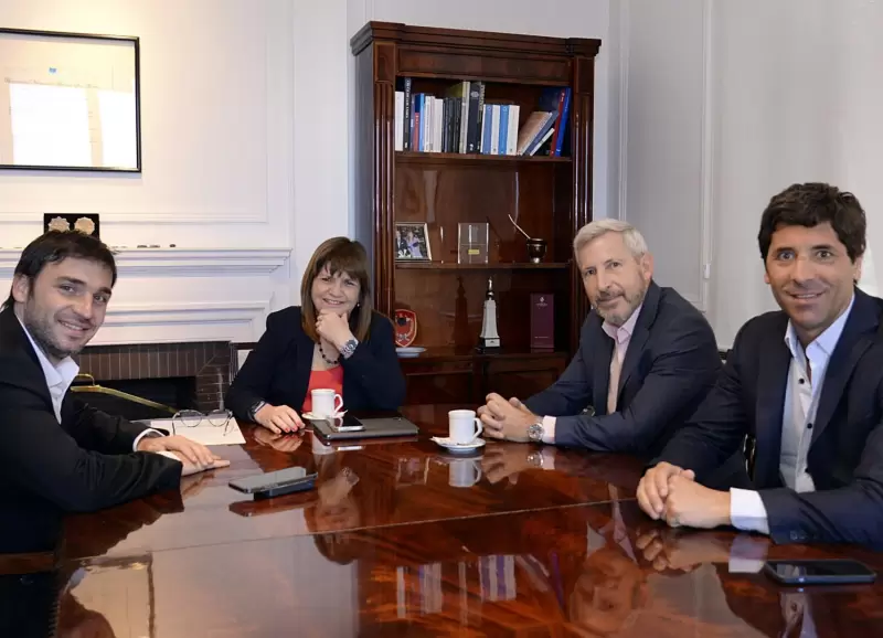 El gobernador de Chubut, Ignacio Torres, la ministra de Seguridad, Patricia Bullrich, el gobernador de Entre Ros, Rogelio Frigerio y Garca de Luca.