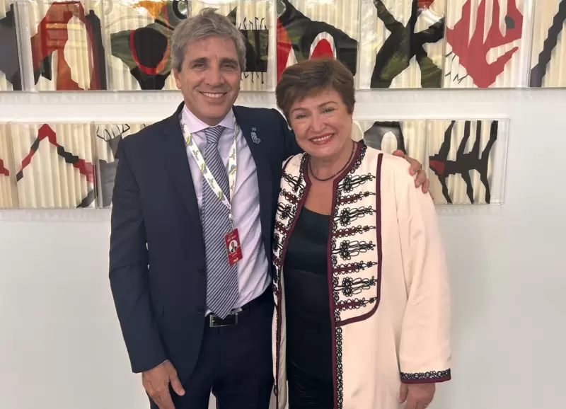 Luis Caputo, con la directora gerente del FMI, Kristalina Georgieva, durante un encuentro en febrero.