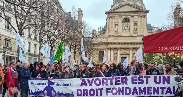 Movilizaciones frente al Senado por el aborto en Francia