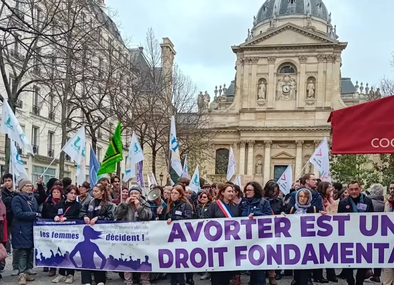 Movilizaciones frente al Senado por el aborto en Francia