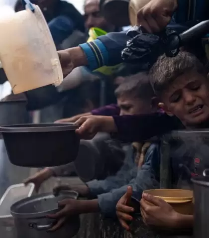 Según un informe reciente de la ONU, más de 2 millones de niños palestinos pasan hambre en Gaza.