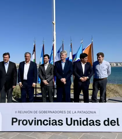 Los gobernadores patagnicos Alberto Weretilneck, Rolando Figueroa, Ignacio Torres, Sergio Zilioto, Claudio Vidal y Gustavo Melella.