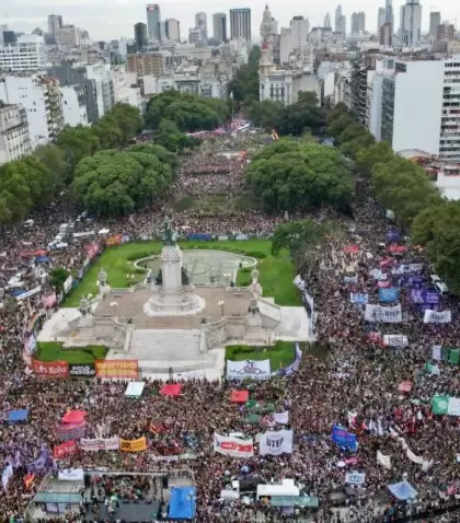 Marcha en la Plaza de Congreso por el D�a Internacional de la Mujer