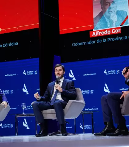 De izquierda a derecha: Martn Llaryora, Ignacio Torres y Alejandro Fantino.
