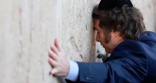 El presidente Javier Milei durante su visita al Muro de los Lamentos en Jerusaln, Israel, en febrero de 2024.