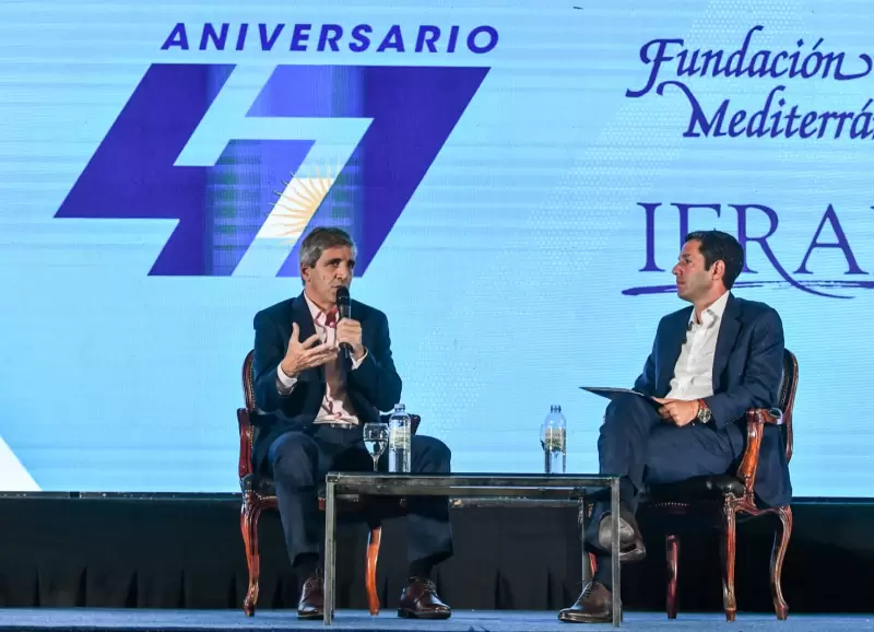 El ministro de Economa, Luis Caputo, en la conferencia de la Fundacin Mediterrnea en la Bolsa de Comercio de Buenos Aires.