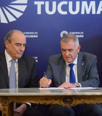 El gobernador de Tucumn, Osvaldo Jaldo, junto al ministro del Interior, Guillermo Francos, en la firma de un acuerdo entre Nacin y su provincia.