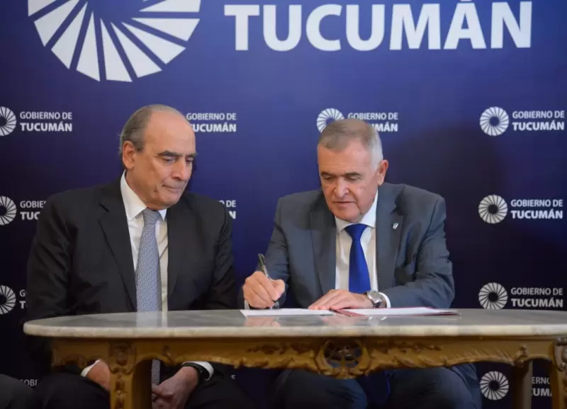 El gobernador de Tucumn, Osvaldo Jaldo, junto al ministro del Interior, Guillermo Francos, en la firma de un acuerdo entre Nacin y su provincia.