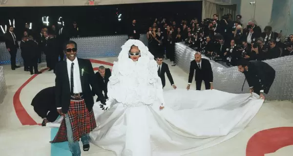 La cantante Rihanna en la ltima MET Gala junto a su esposo, el rapero A$AP Rocky