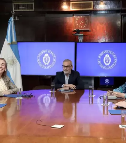 El ministro de Salud, Mario Russo, y su equipo en la presentaci�n del plan de prevenci�n y vacunaci�n contra el dengue.