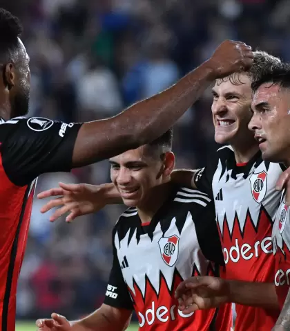 Los festejos de River tras el gol de Facundo Colidio ante Nacional por la Copa Libertadores.