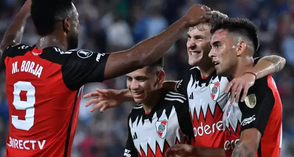 Los festejos de River tras el gol de Facundo Colidio ante Nacional por la Copa Libertadores.