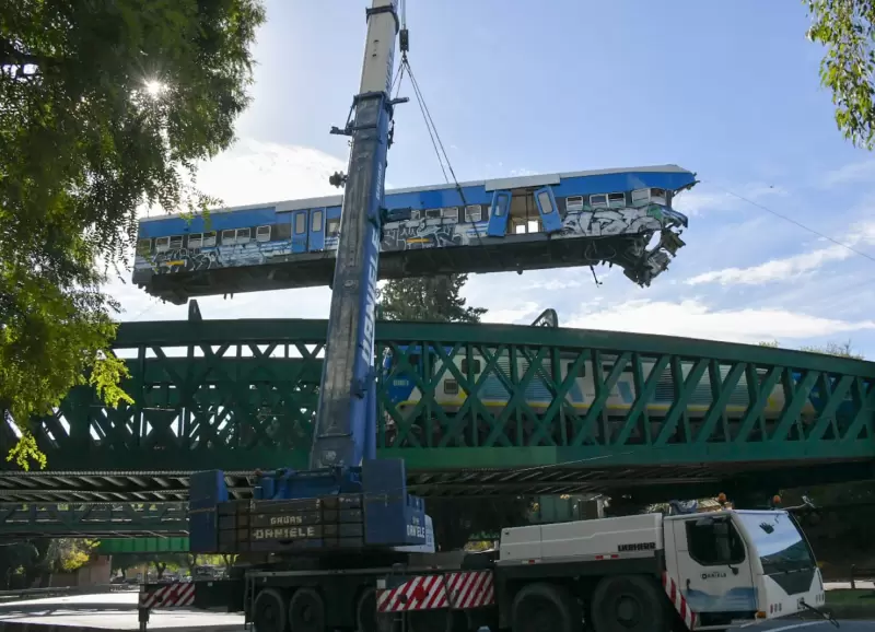 Remocin del vagn del Tren San Martn que choc.