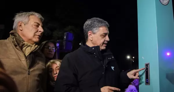 El jefe de Gobierno porte�o, Jorge Macri, en uno de los primeros t�tems de los Puntos Seguros.