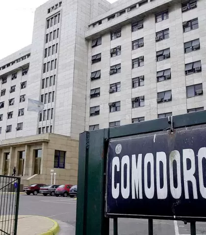 El edificio del Tribunal de la Capital Federal de Argentina, sobre la calle Comodoro Py.