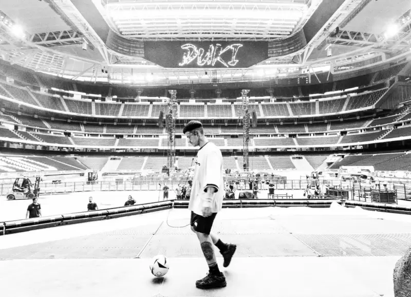 Duki en la previa de su show en el estadio Santiago Bernabu de Madrid.