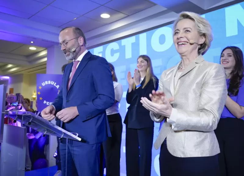 La presidenta de la Comisin Europea, Ursula von der Leyen, junto al lder del Grupo del Partido Popular Europeo, Manfred Weber, tras la victoria