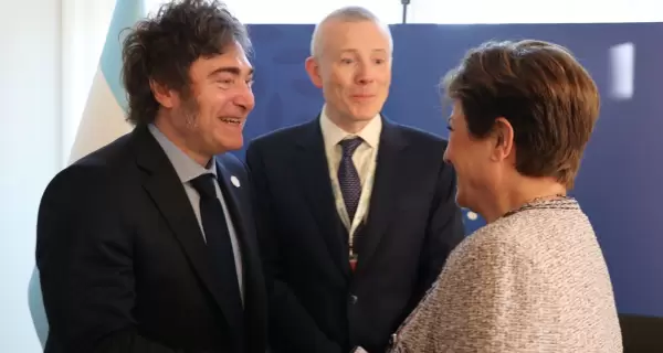 El presidente Javier Milei junto con con la Directora del Fondo Monetario Internacional, Kristalina Georgieva, en la cumbre del G7.