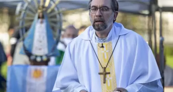 El obispo auxiliar y vicario general porteo, Gustavo Carrara.